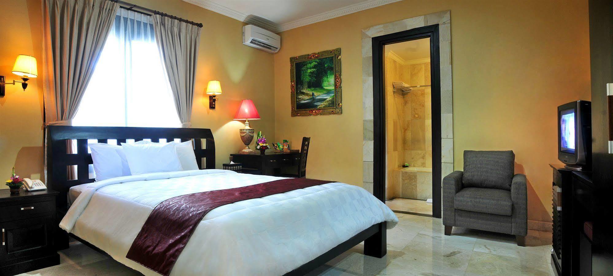 Puri Yuma Hotel Denpasar Extérieur photo