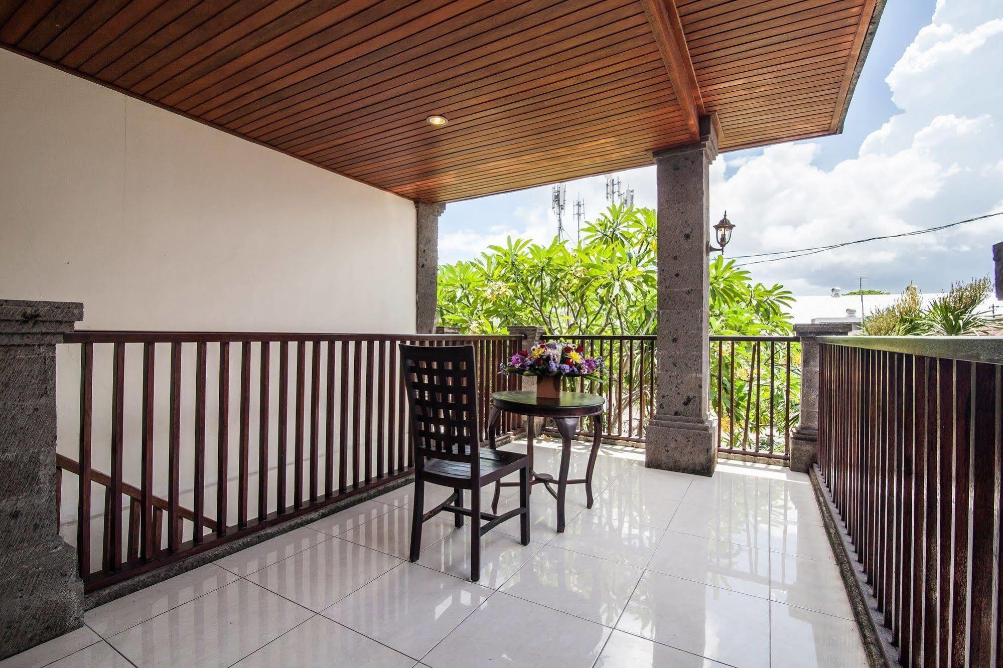 Puri Yuma Hotel Denpasar Extérieur photo